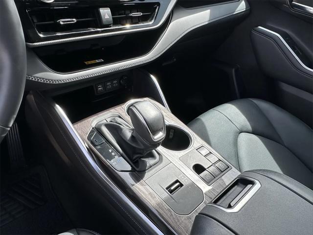 used 2024 Toyota Highlander car, priced at $49,999