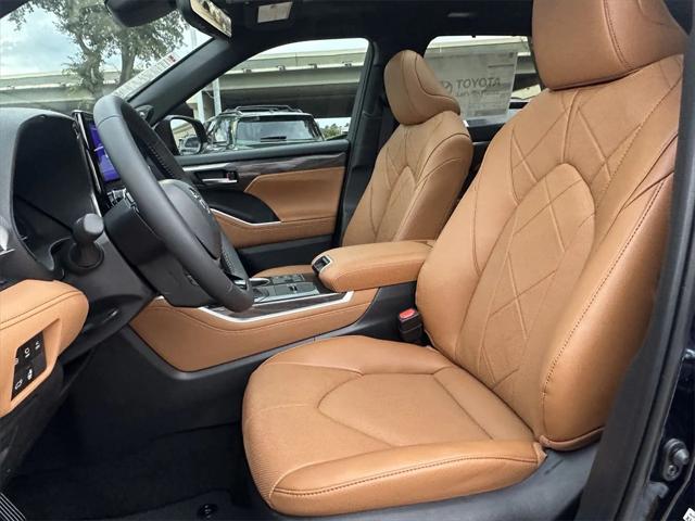 new 2025 Toyota Highlander Hybrid car, priced at $57,589