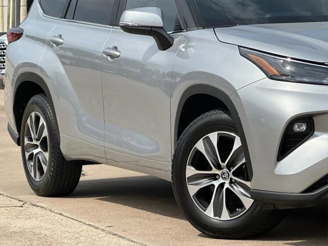 used 2023 Toyota Highlander car, priced at $36,691