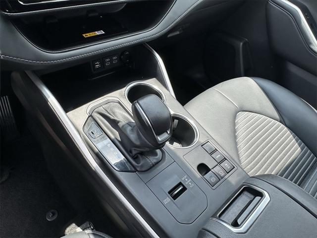 used 2024 Toyota Highlander car, priced at $41,955