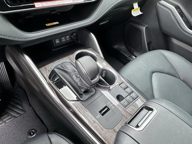 new 2025 Toyota Highlander Hybrid car, priced at $54,887
