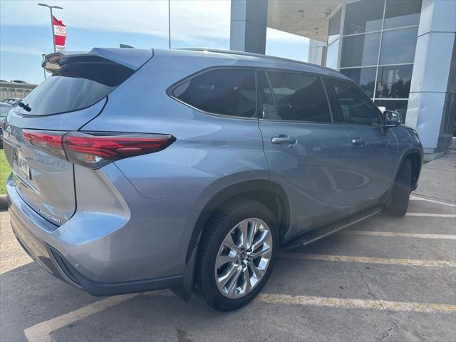 used 2022 Toyota Highlander car, priced at $37,999