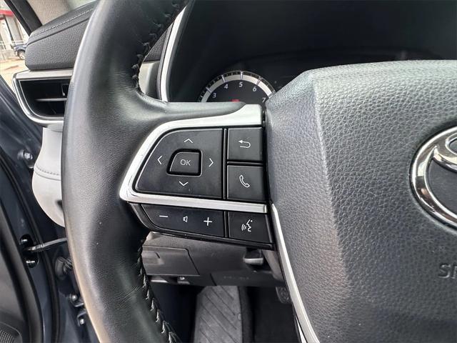 used 2022 Toyota Highlander car, priced at $37,999