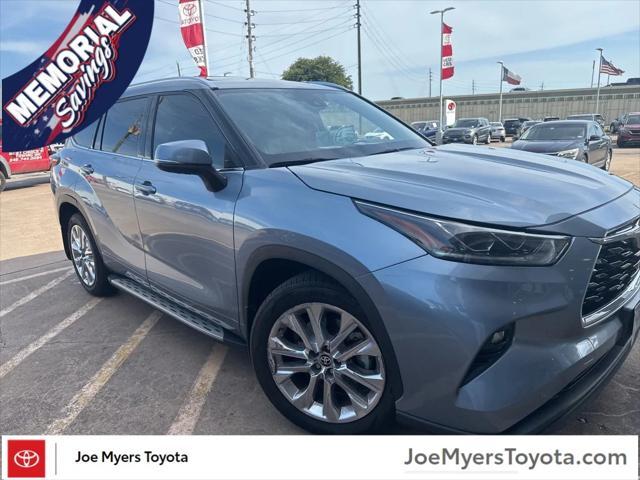 used 2022 Toyota Highlander car, priced at $37,999