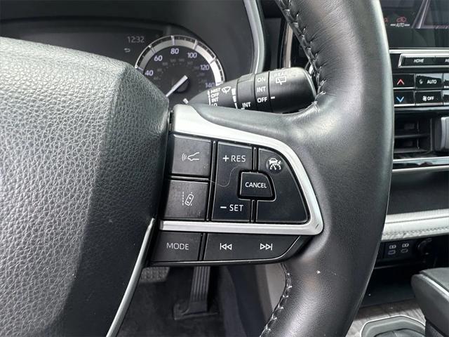used 2022 Toyota Highlander car, priced at $37,999