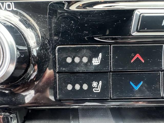 used 2022 Toyota Highlander car, priced at $37,999