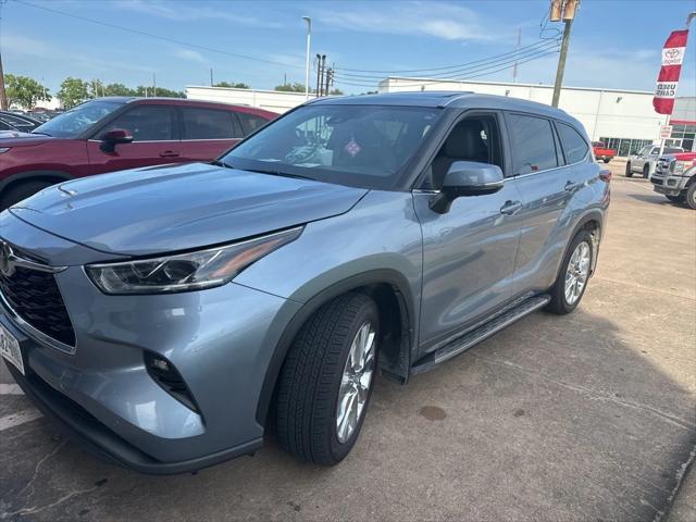 used 2022 Toyota Highlander car, priced at $37,999