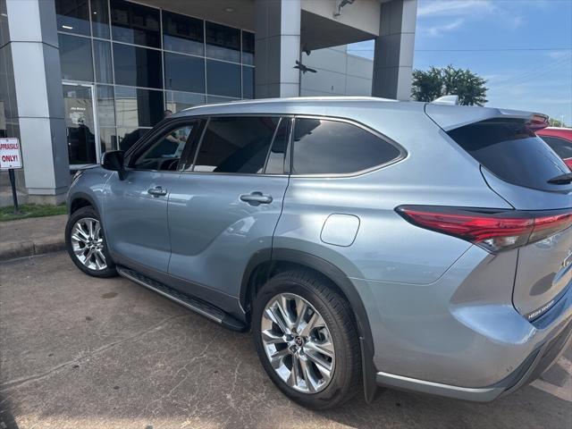 used 2022 Toyota Highlander car, priced at $37,999