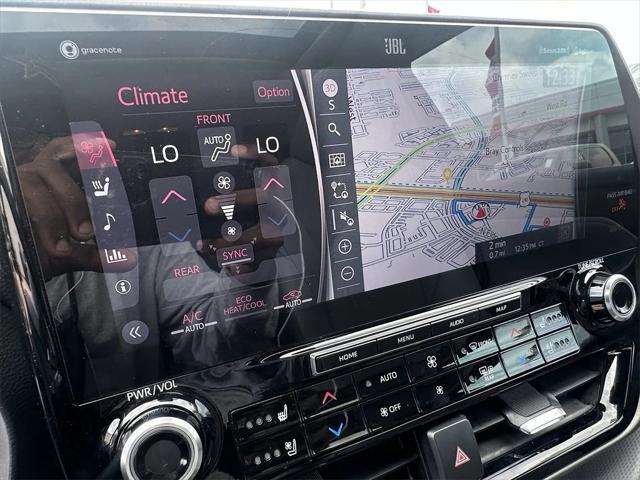 used 2022 Toyota Highlander car, priced at $37,999