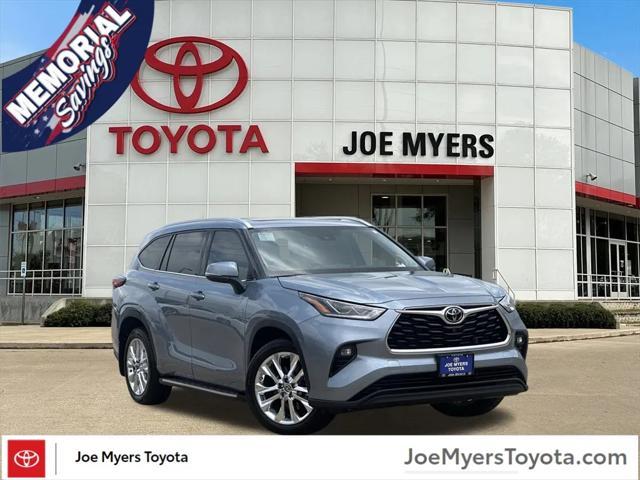 used 2022 Toyota Highlander car, priced at $37,999