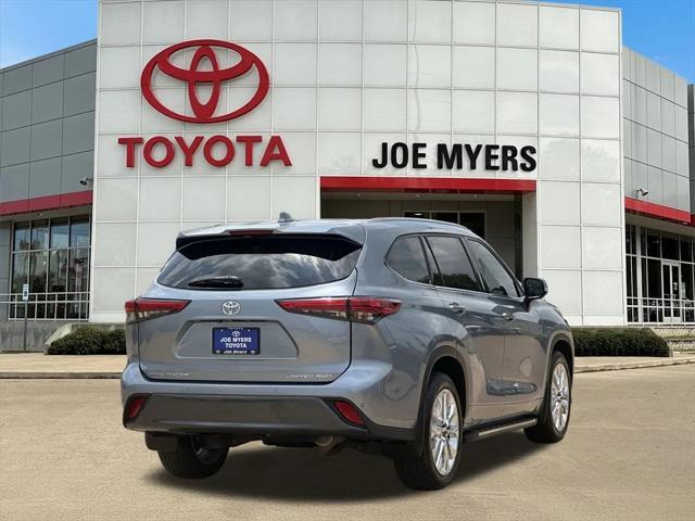 used 2022 Toyota Highlander car, priced at $37,999