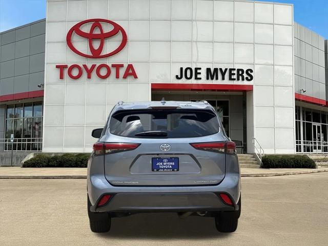 used 2022 Toyota Highlander car, priced at $37,999