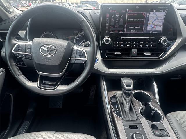 used 2022 Toyota Highlander car, priced at $37,999
