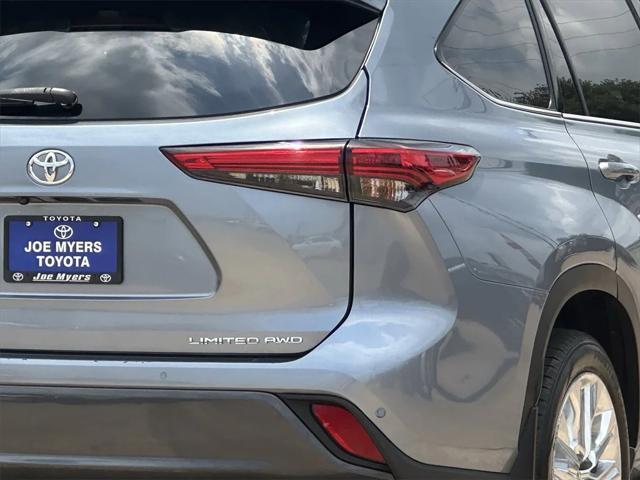 used 2022 Toyota Highlander car, priced at $37,999