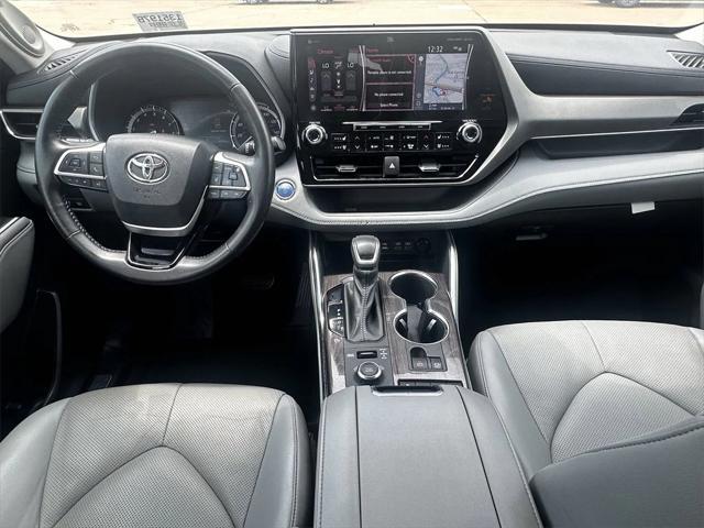 used 2022 Toyota Highlander car, priced at $37,999