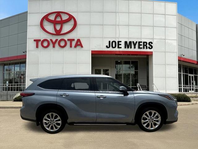 used 2022 Toyota Highlander car, priced at $37,999