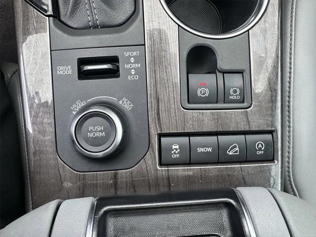 used 2022 Toyota Highlander car, priced at $37,999