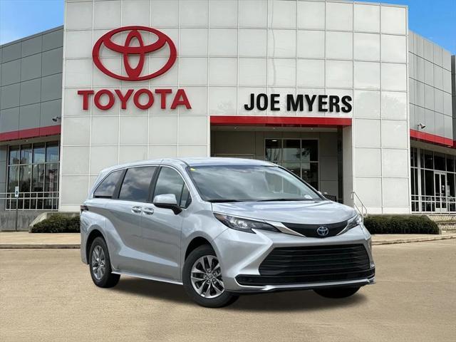 used 2025 Toyota Sienna car, priced at $43,691