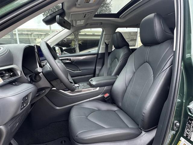 new 2025 Toyota Highlander Hybrid car, priced at $54,887