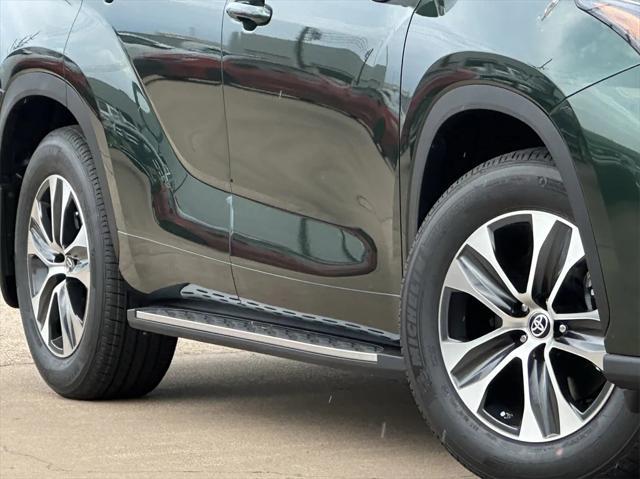 new 2025 Toyota Highlander car, priced at $46,962