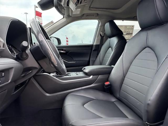 new 2025 Toyota Highlander car, priced at $46,962
