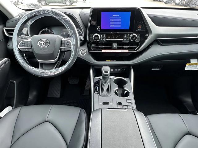 new 2025 Toyota Highlander car, priced at $46,962