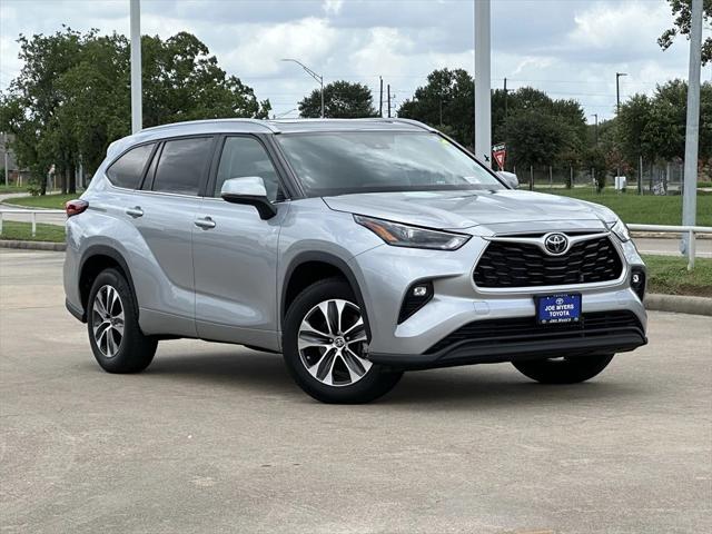 used 2023 Toyota Highlander car, priced at $35,689