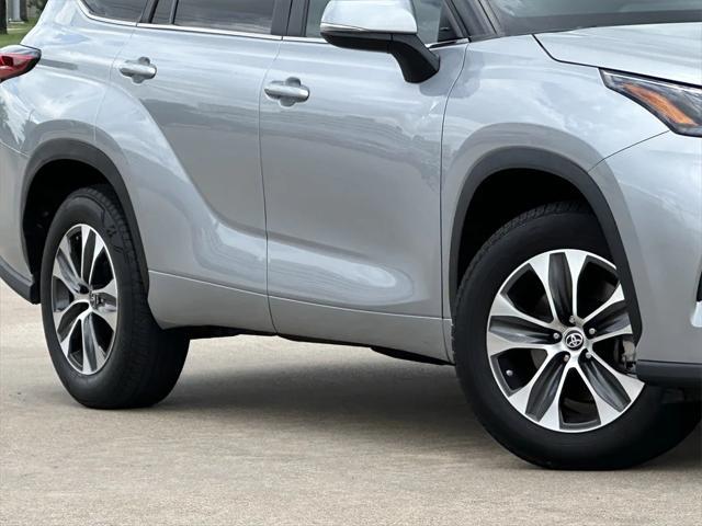 used 2023 Toyota Highlander car, priced at $35,689