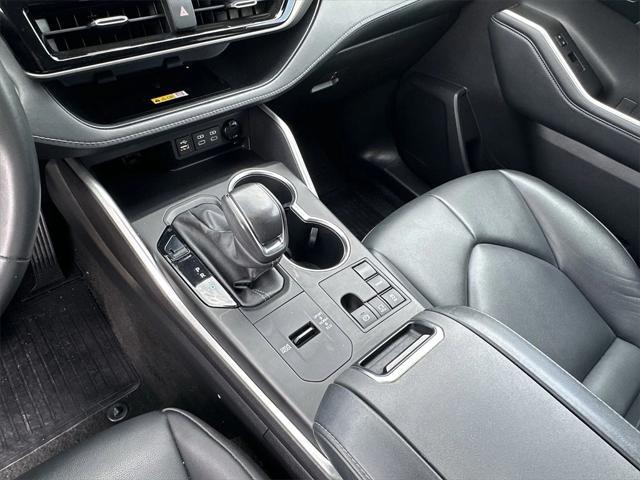used 2023 Toyota Highlander car, priced at $35,689