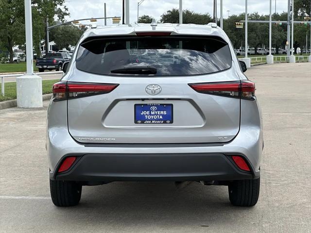 used 2023 Toyota Highlander car, priced at $35,689