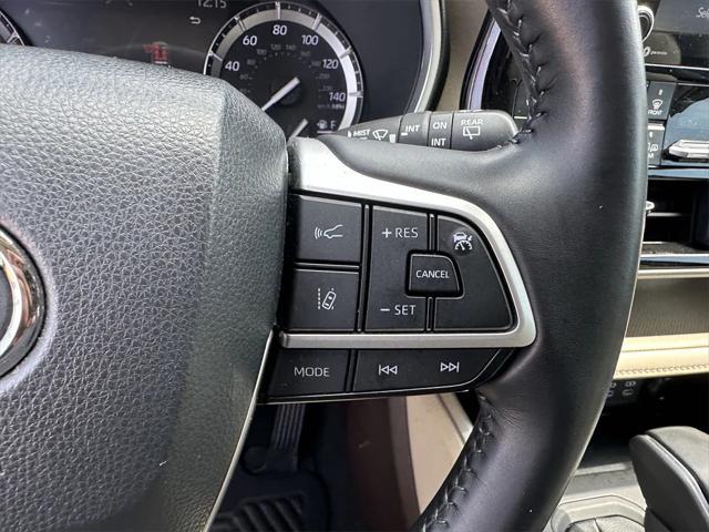 used 2022 Toyota Highlander car, priced at $35,691