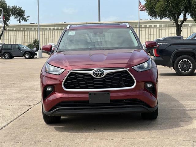 used 2022 Toyota Highlander car, priced at $35,691