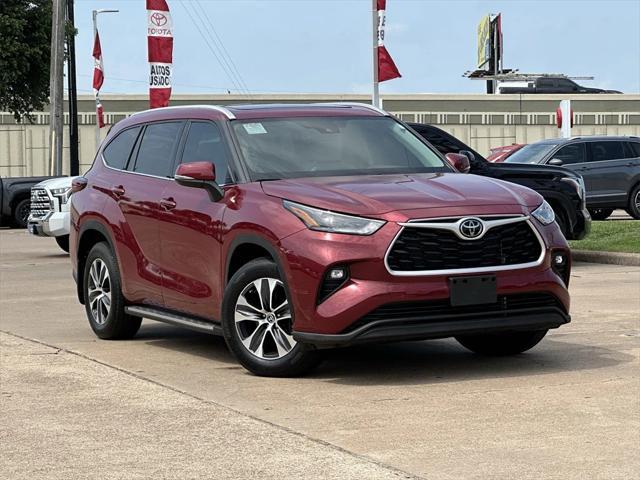 used 2022 Toyota Highlander car, priced at $35,691