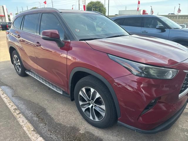 used 2022 Toyota Highlander car, priced at $35,691