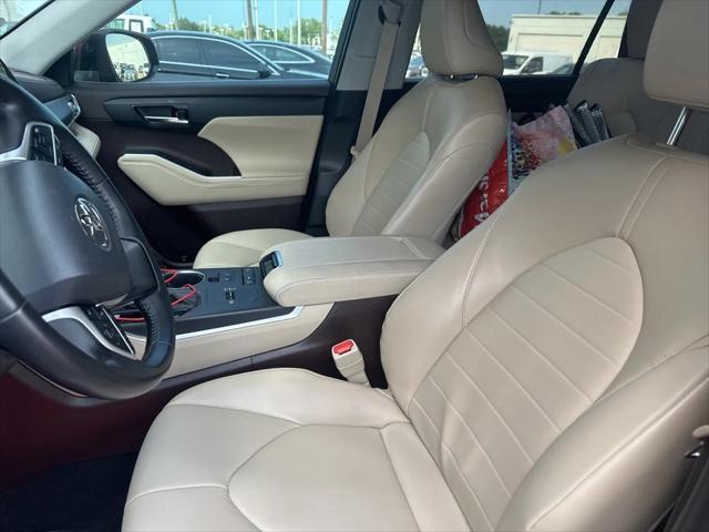 used 2022 Toyota Highlander car, priced at $35,691