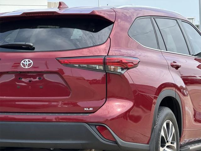 used 2022 Toyota Highlander car, priced at $35,691