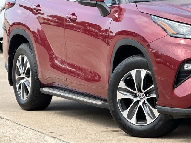 used 2022 Toyota Highlander car, priced at $35,691