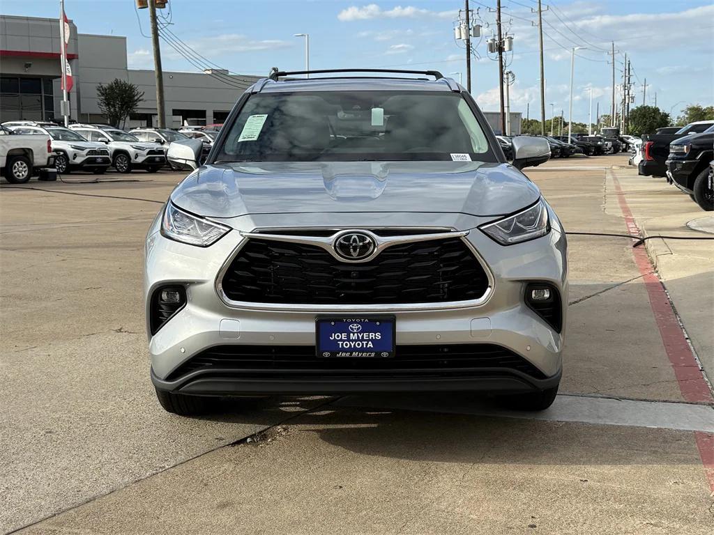 new 2025 Toyota Highlander car, priced at $51,427