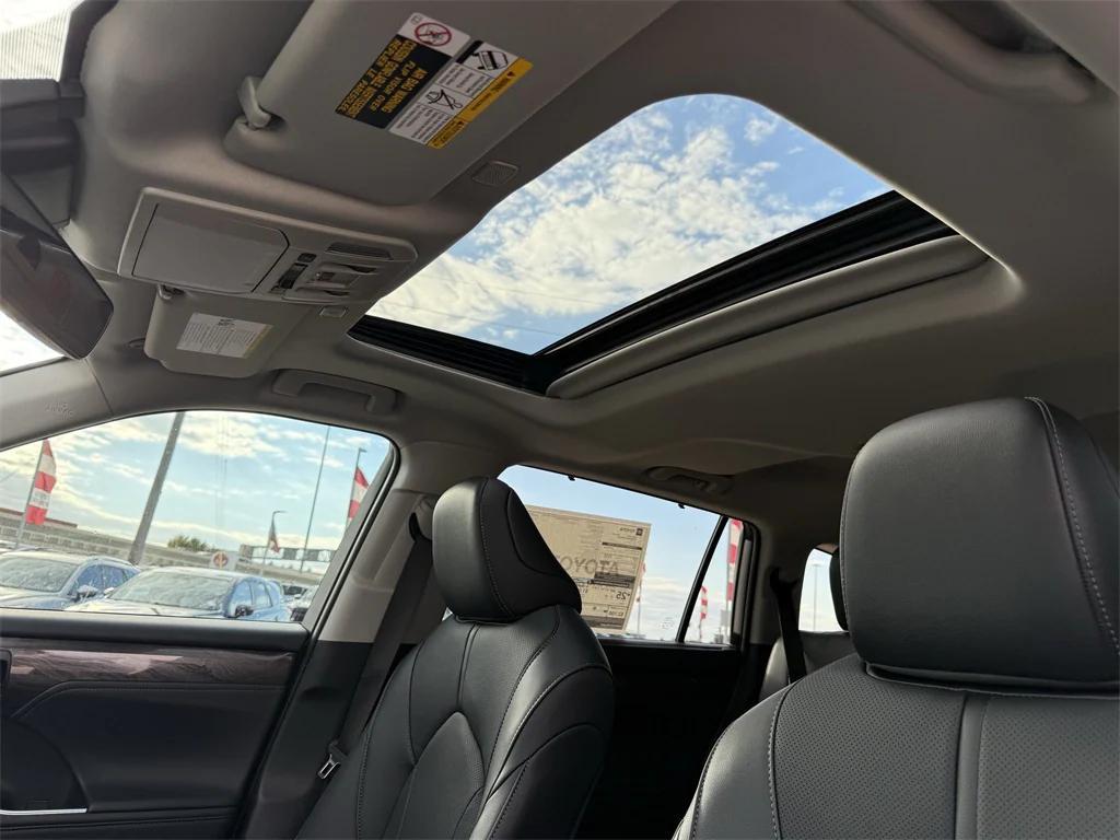 new 2025 Toyota Highlander car, priced at $51,427