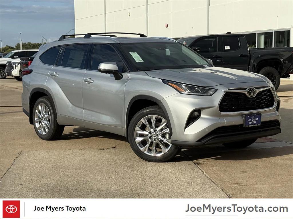new 2025 Toyota Highlander car, priced at $51,427