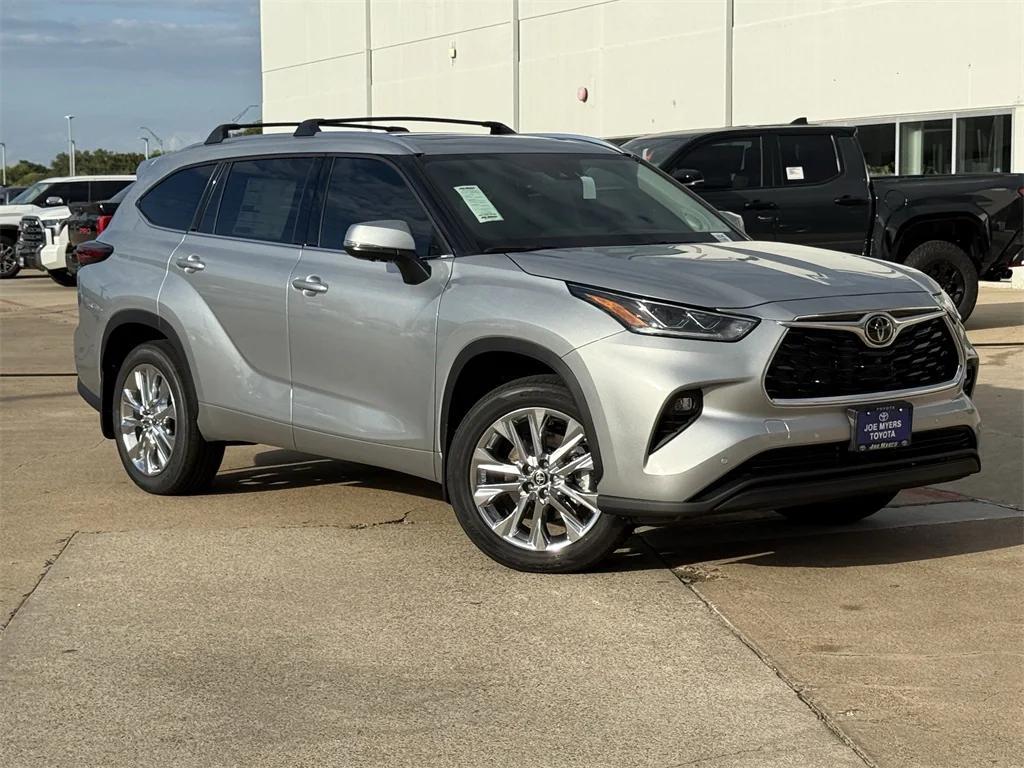 new 2025 Toyota Highlander car, priced at $51,427
