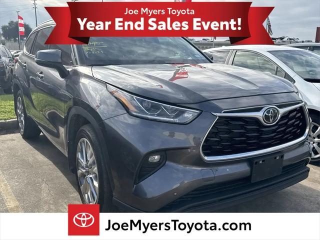 used 2021 Toyota Highlander Hybrid car, priced at $33,999