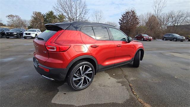 used 2019 Volvo XC40 car, priced at $22,895