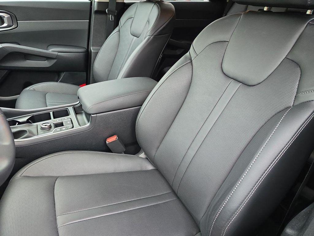 used 2025 Kia Sorento car, priced at $32,595