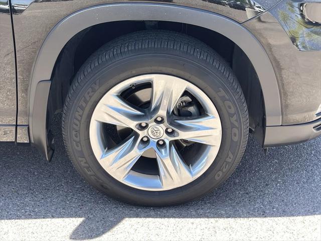 used 2015 Toyota Highlander car, priced at $16,889