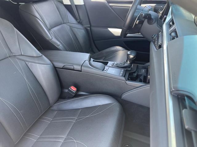 used 2020 Lexus ES 300h car, priced at $30,850