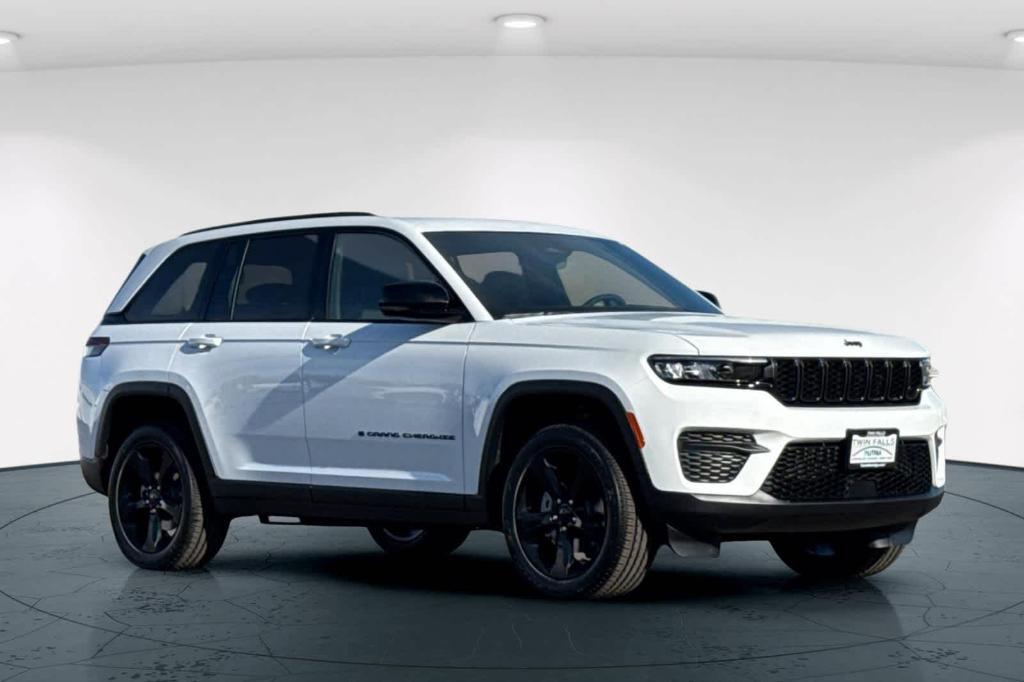 new 2025 Jeep Grand Cherokee car, priced at $43,747