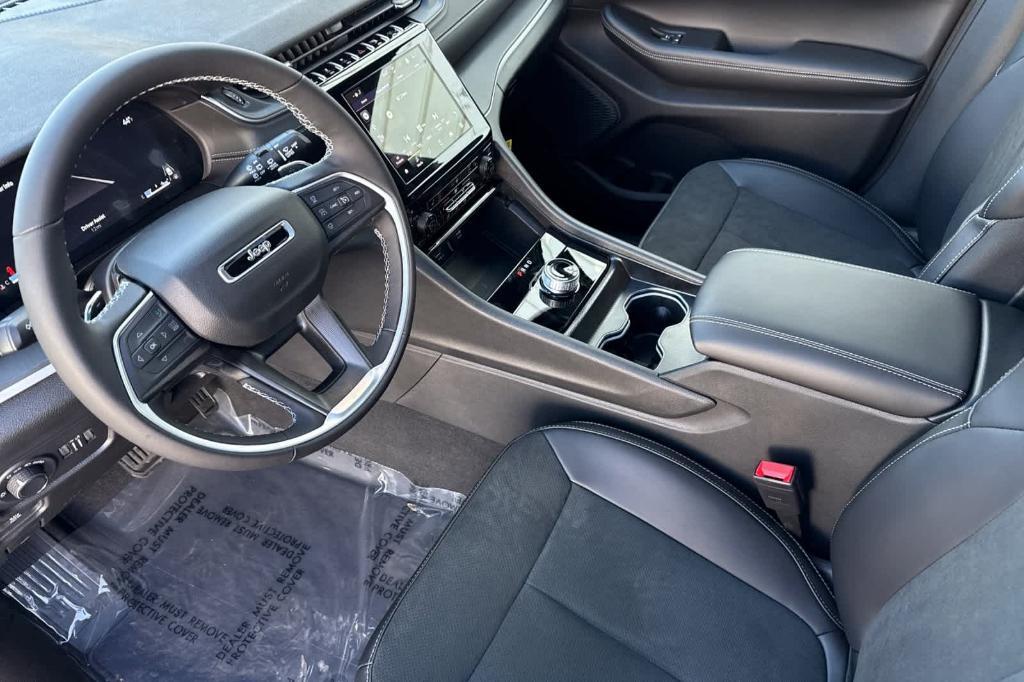 new 2025 Jeep Grand Cherokee car, priced at $43,747