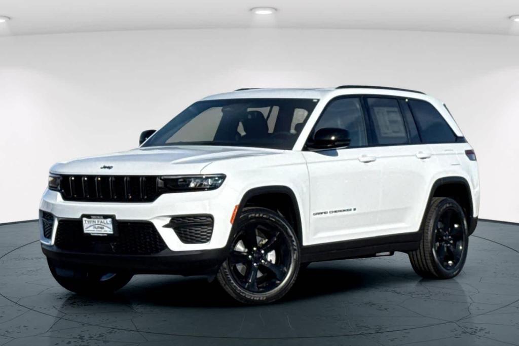 new 2025 Jeep Grand Cherokee car, priced at $43,747
