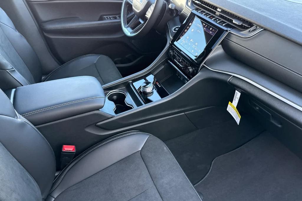 new 2025 Jeep Grand Cherokee car, priced at $43,747